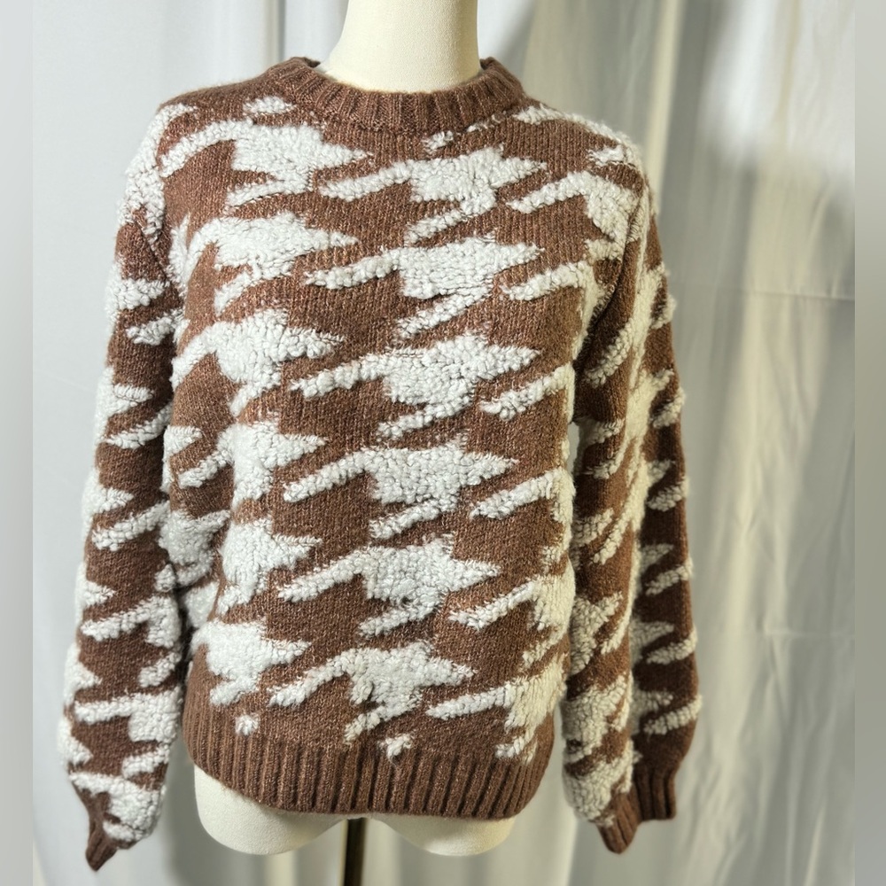 NWT Line & Dot Women's Houndstooth Plush Brown
Crewneck Sweater Revolve - Picture 15 of 15